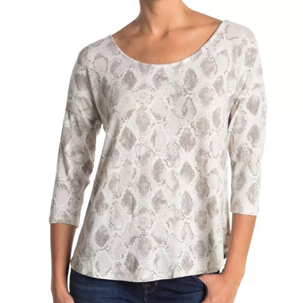 Bobeau Women's Cross Back 3/4 Sleeve Knit Top in Sand Snake Size XSmall